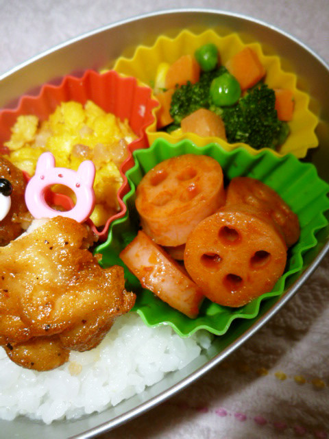 お弁当に彩♡真っ赤な魚肉ソーセージの画像