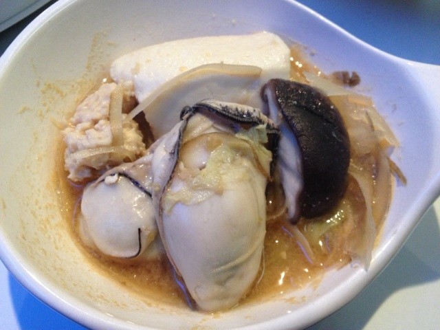 牡蠣と鶏つくねのピリ辛味噌鍋の画像