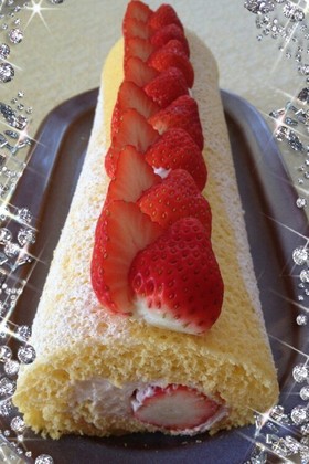 絶品( ☆∀☆)苺ヨーグルトロールケーキ