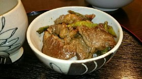 かんたんステーキ丼♪お留守番塾夜食に♪