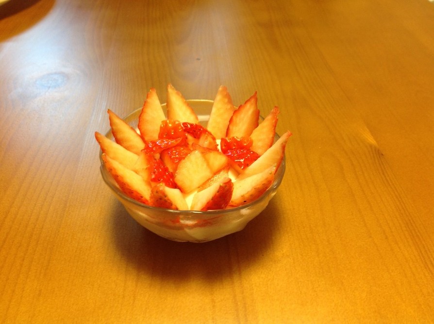 イチゴとマスカルポーネのデザートの画像