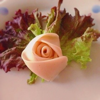 お弁当の隙間にバラの花♡の写真