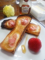簡単朝食に☆メープルベーコントースト☆の写真