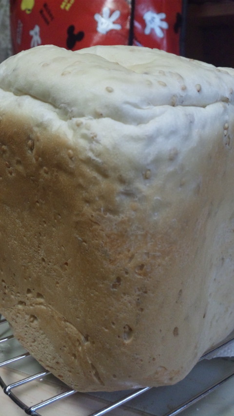 フワフワ胡麻食パン(早焼き)の画像