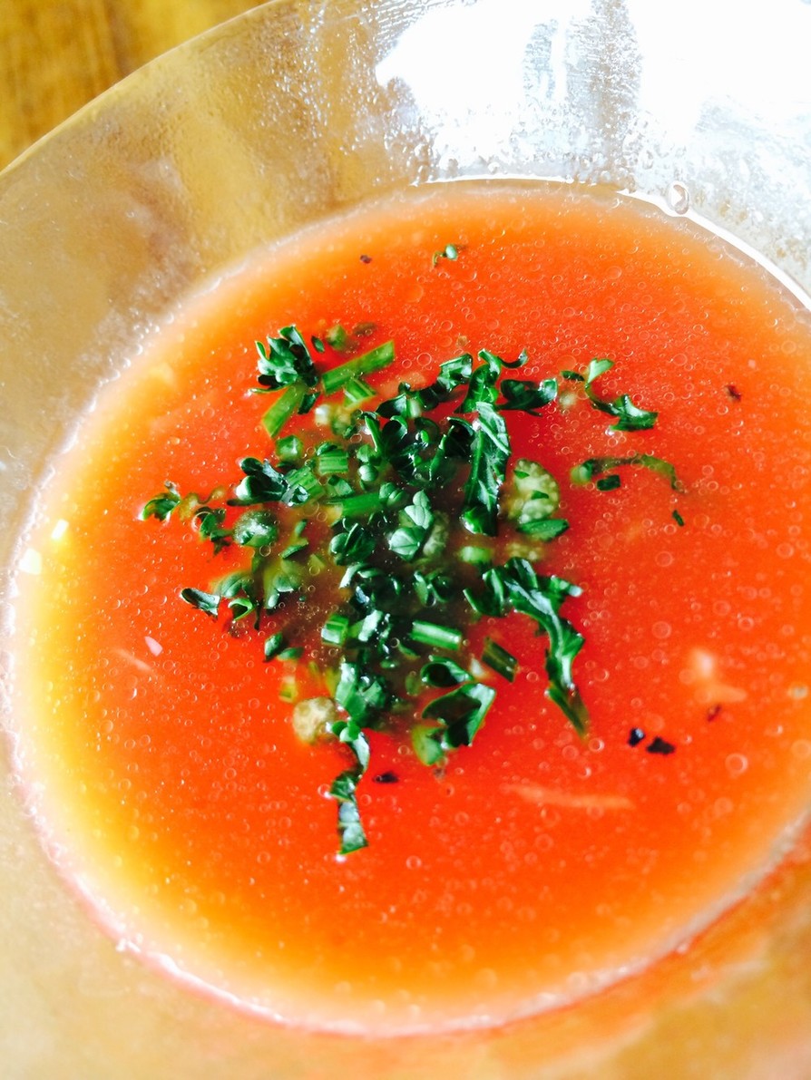 トマトジュースで作る冷製トマトスープの画像