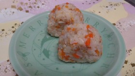 金ごますりごまのツナマヨおにぎり