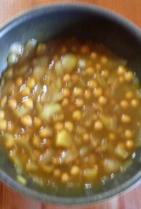 フライパンでひよこ豆のカレースープ