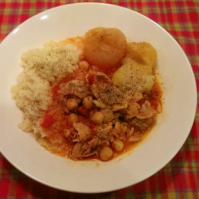 ひよこ豆と豚肉のトマト煮クスクス添えの写真