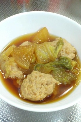 白菜と大根と鶏肉団子スープ