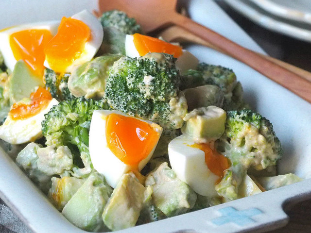 半熟卵とブロッコリーのアボカドサラダ レシピ 作り方 By Emyo クックパッド 簡単おいしいみんなのレシピが375万品