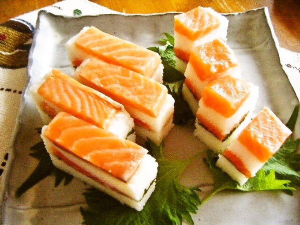 押し寿司-鮭がとろける美味しいお寿司の画像