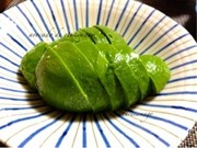 浅漬けの素で簡単に♪アボカドでお漬物☺︎の写真