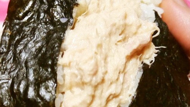 油が染み出ない ツナマヨおにぎりの作り方 レシピ 作り方 By ゆっちゃん クックパッド