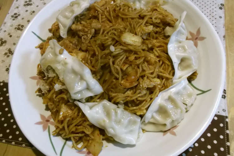 宇都宮風 豚キムチ餃子ソース焼きそば レシピ 作り方 By 3姉妹ちゃんママ クックパッド 簡単おいしいみんなのレシピが363万品