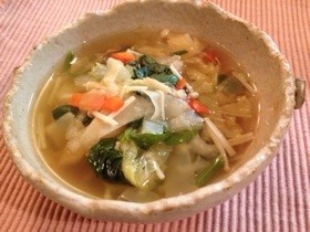 野菜たっぷり ワンタンっぽいスープの画像