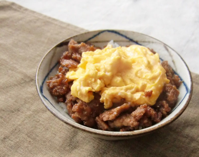 豚ひき肉のゴロゴロそぼろとふんわり卵丼の画像