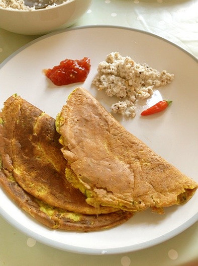 北インドの朝食クレープ：ひよこ豆のチーラの写真