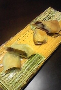 バナナ＆つぶ餡＆餅入りの揚げ春巻き