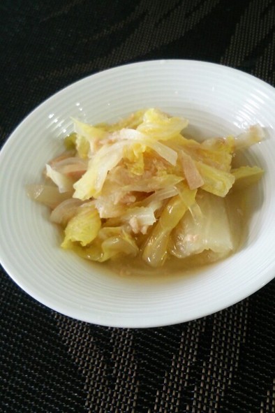白菜と玉葱とツナの煮物の写真