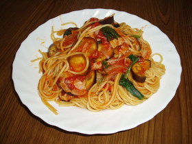 ナスとホウレン草のトマトソーススパゲティ