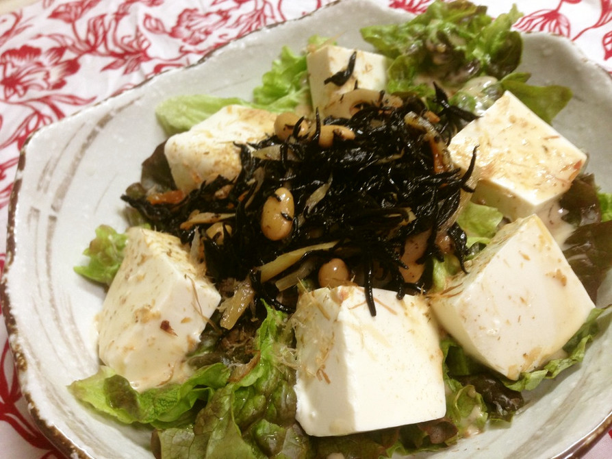 ひじきの煮物とお豆腐のサラダの画像