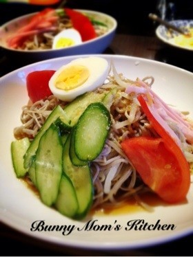 和風冷し中華的な◎野菜たっぷり蕎麦サラダ