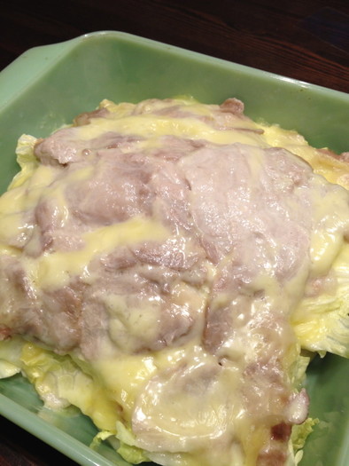 白菜と豚肉とチーズの電子レンジ蒸しの写真