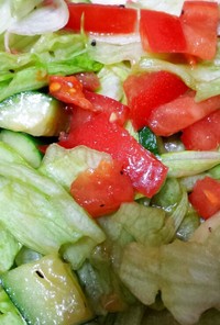 シンプルドレッシングで生野菜サラダ