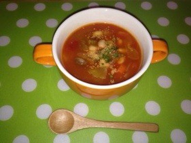 簡単、豆と野菜のトマトスープの写真