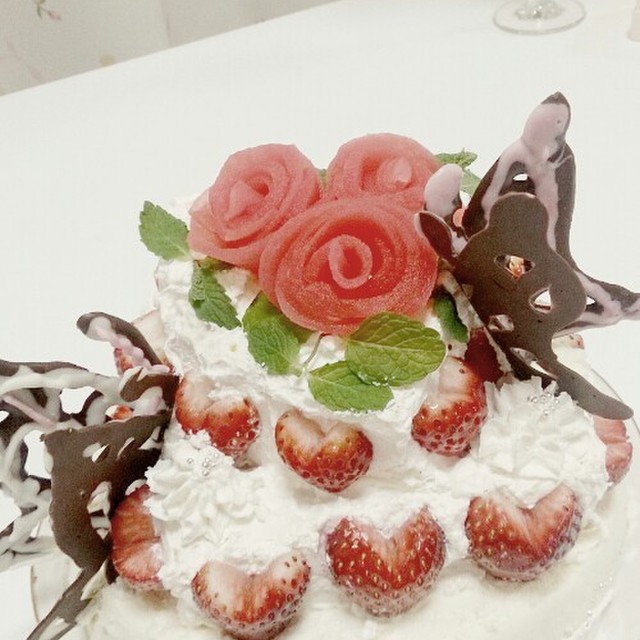 バラとチョウの簡単ウエディングケーキ レシピ 作り方 By Miyakoco クックパッド 簡単おいしいみんなのレシピが360万品