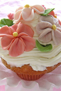 マシュマロフォンダンのお花のケーキ　３