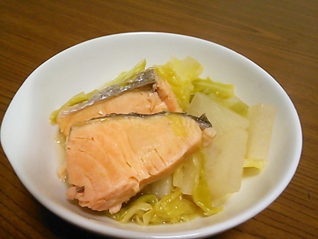 甘塩鮭とキャベツのあっさり煮の画像