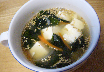 豆腐とワカメの和風スープの写真