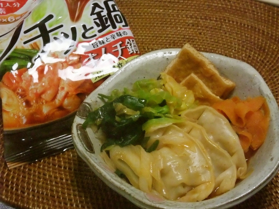 キムチ餃子なべ✿鍋の素を使って簡単に♥の画像
