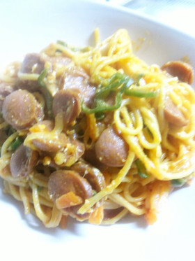焼きそば麺でチーズ入りナポリタン