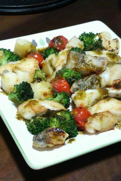 色鮮やか☆鱈と温野菜のバジルソースの写真