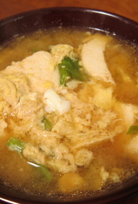 豆腐と卵とセロリのキムチ風味スープ