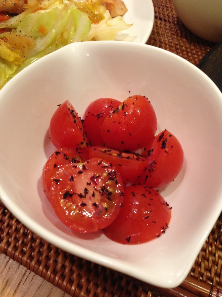副菜にお弁当に❤超簡単トマトのゆかり和えの画像