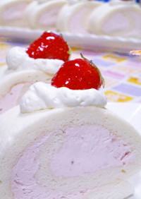 ふわふわ♥白いロールケーキの苺クリーム♪