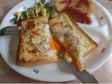 ズボラのランチ簡単エッグトーストの写真