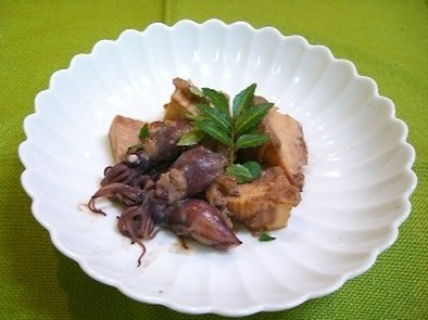 筍とホタルイカの味噌煮の写真