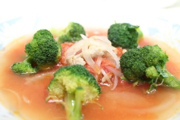 ブロッコリーとトマトのスープの画像