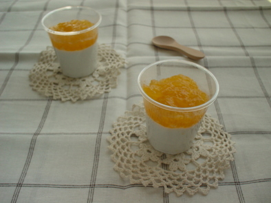 ココナッツプリンとオレンジのジュレの写真