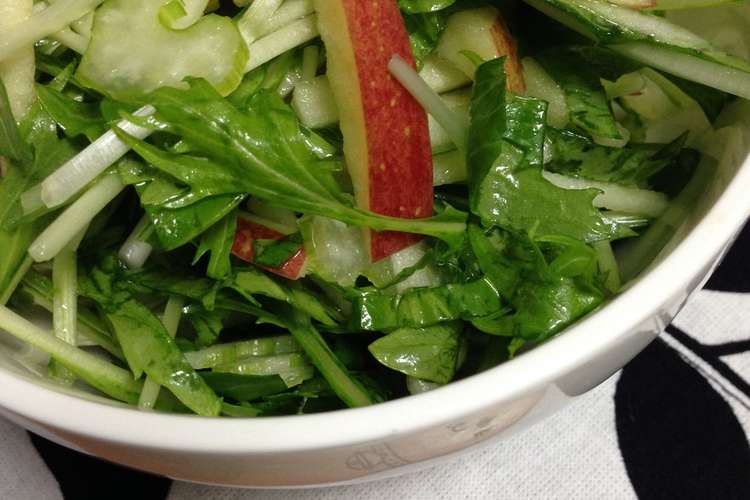 さっぱり 水菜とセロリのりんごサラダ レシピ 作り方 By きまぐれすぎる猫 クックパッド 簡単おいしいみんなのレシピが355万品