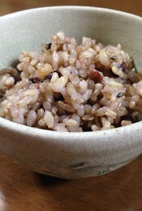 雑穀と小豆が入った玄米ご飯(圧力鍋）