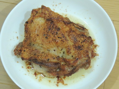 簡単シンプル　鶏もも肉　皮パリパリ焼の写真