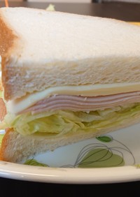 シンプル☆ハムチーズサンドイッチ