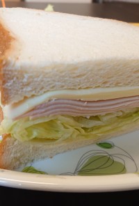 シンプル☆ハムチーズサンドイッチ