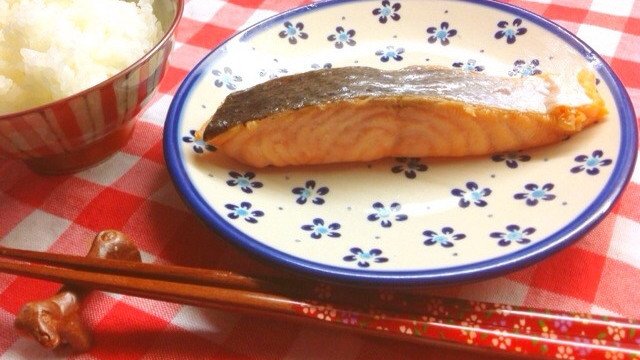 海外在住者必見 サーモンで完璧な甘塩鮭 レシピ 作り方 By Tomchiro クックパッド 簡単おいしいみんなのレシピが355万品