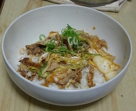 パパの豚キムチ丼